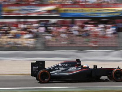 El piloto espa&ntilde;ol de F&oacute;rmula 1 Fernando Alonso, a bordo de su McLaren-Honda en el Gran Premio de Espa&ntilde;a del a&ntilde;o pasado.