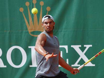 Nadal, ayer durante su entrenamiento en Montecarlo.