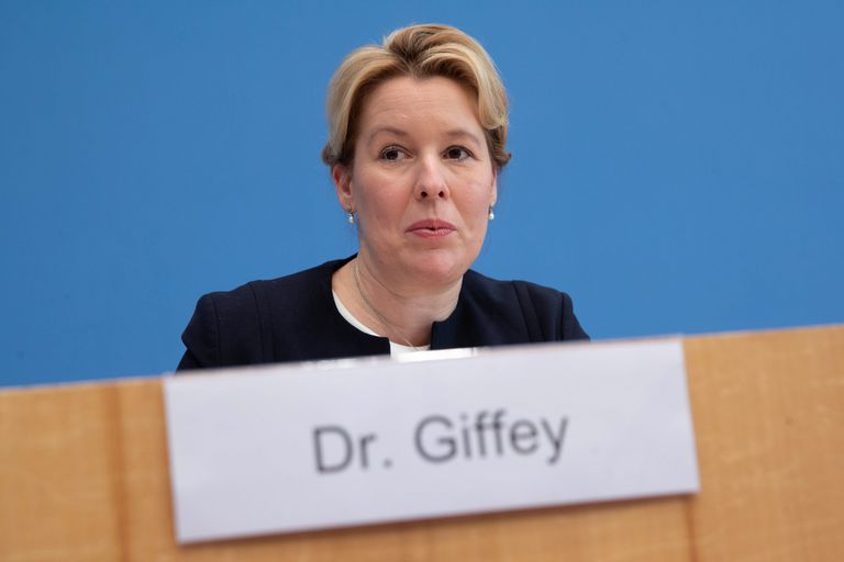 Franziska Giffey: La ministra de Familia alemana renuncia a su