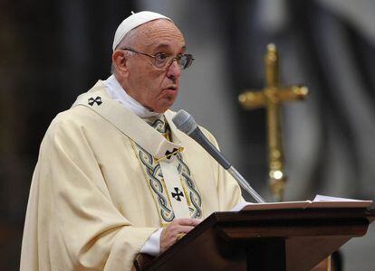  El papa Francisco oficia misa el 6 de enero.