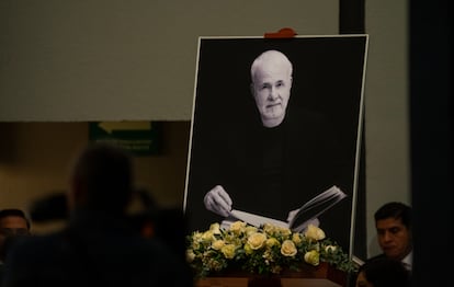 Una fotografía en homenaje a Raúl Padilla López, durante la ceremonia de inauguración.