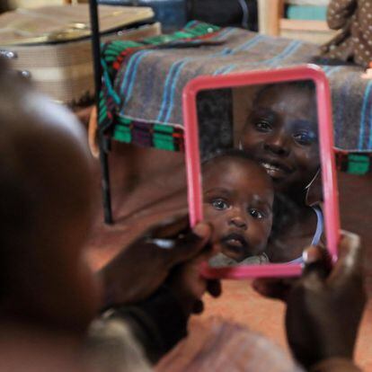 Nyeri (Kenya), 10/02/2021.- A Kenyan teenage mother (C), looks on the mirror as she plays with her baby during her lunch break at the Serene Haven Girls Secondary School, in Kiawara in Kieni, Nyeri, Kenya, 10 February 2021 (issued 23 February 2021). The private school in Central Kenya was founded by Elizabeth Wanjiru Muriuki with an aim to open doors to teenage pregnant girls, teenage mothers, and their babies, as a second chance by ensuring they get an education despite the stigma. The school hosts at least 20 girls with 8 pregnant and 12 already delivered who either got pregnant or gave birth during the country'Äôs lockdown due to COVID-19. The school allows the teenage mothers to live with their babies in their dormitories where they come to attend to them during their break times from their classes. (Kenia) EFE/EPA/DANIEL IRUNGU