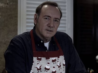 Kevin Spacey, en el vídeo publicado por él mismo y titulado 'Déjame ser Frank', en referencia a su personaje en 'House of Cards'.
