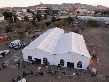 Vista aérea del nuevo refugio habilitado por el INM en Ciudad Juárez.