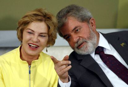 El expresidente de Brasil Lula da Silva con su esposa Marisa Letícia en 2007.