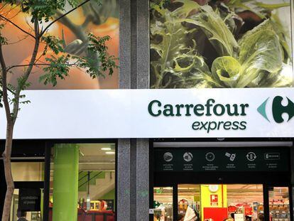 Exterior de supermercado Carrefour Express.