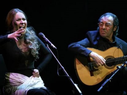 Rocío Márquez y Pepe Habicuela, en una actuación en el Teatro Real de  Madrid. 