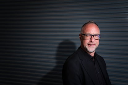 Mark Coeckelbergh, profesor de filosofía en la Universidad de Viena, fotografiado en el Instituto de Robótica e Informática Industrial de la UPC.