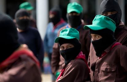 Miembros del Ejército Zapatista durante su 25 aniversario en La Realidad, Chiapas.