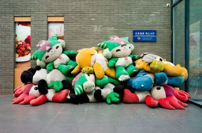 Acumulación de mascotas olímpicas en las calles de Pekín (sede olímpica de 2008)