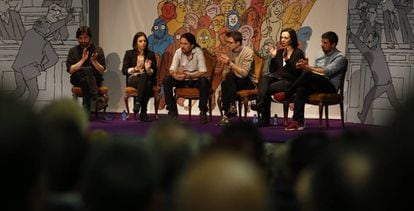 Los dirigentes de Podemos Pablo Iglesias, &Iacute;&ntilde;igo Errej&oacute;n, Irene Lozano, Carolina Bescansa, Rafa Mayoral y Ramon Espinar en un acto electoral. 
