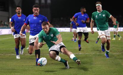 El irlandés Andrew Conway, en una acción del partido.