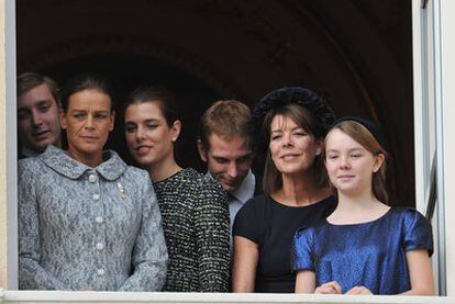 Las princesas Estefanía y Carolina de Mónaco, rodeadas de los cuatro hijos de Carolina.