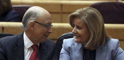 Los ministros de Hacienda y Empleo, Cristóbal Montoro y Fátima Báñez.