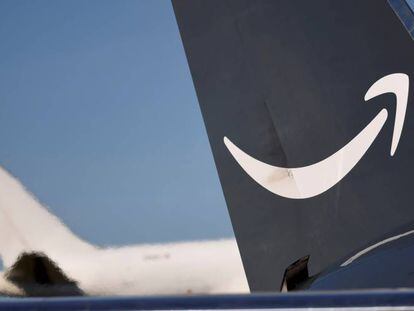 Logo de Amazon en uno de sus aviones de carga