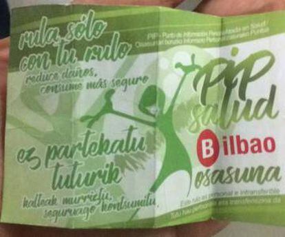 Un folleto aconseja el uso personalizado del rulo para esnifar drogas.