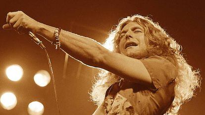 El británico Robert Plant, vocalista de Led Zeppelin, en una imagen tomada durante una actuación en 1972.