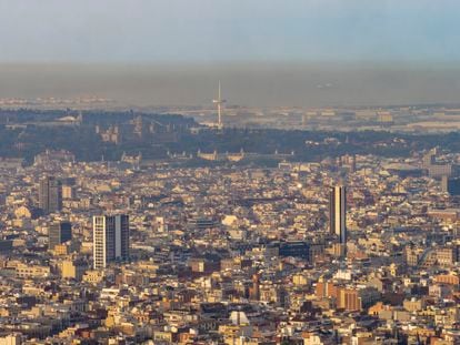 Boina de contaminación en Barcelona, el pasado abril.