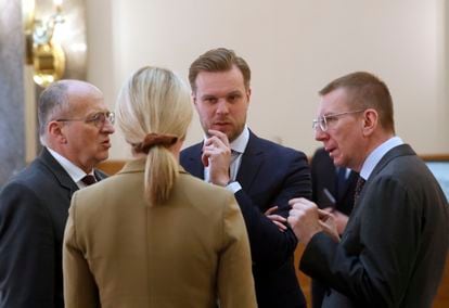 Los ministros de Exteriores de los países bálticos y Polonia, este viernes en Riga.