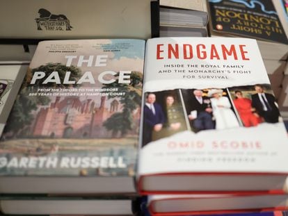 Copias del libro 'Endgame', de Omid Scobie, el miércoles 29 de noviembre en una librería de Londres.