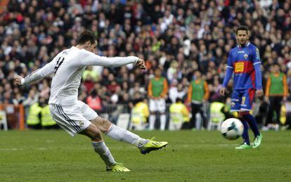 Bale marca el segundo tanto del partido.