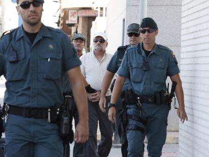 Daniel Galv&aacute;n, a su llegada al juezgado de Torrevieja esta ma&ntilde;ana.