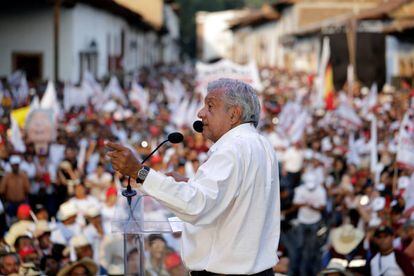 López Obrador, en un mitin en Michoacán. 