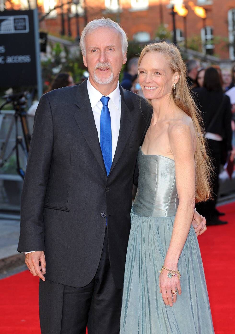 Suzy Amis y James Cameron, en el reestreno de 'Titanic' en 3D en Londres en marzo de 2012.