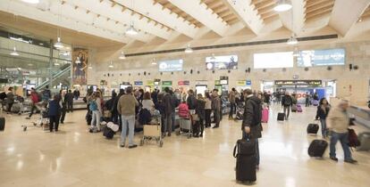 Zona de recogida de maletas en el Aeropuerto Tenerife Norte.