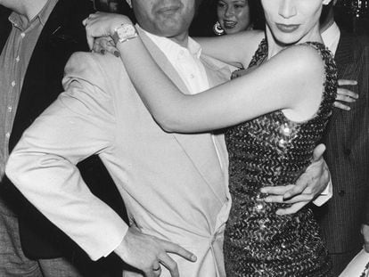 Annie junto a Freddie Mercury en abril de 1987.