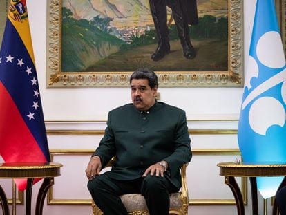 El presidente de Venezuela, Nicolás Maduro, se reúne con el secretario general de la Organización de Países Exportadores de Petróleo (OPEP), Haitham Al Ghais (fuera de cuadro), hace una semana en el Palacio de Miraflores en Caracas (Venezuela).