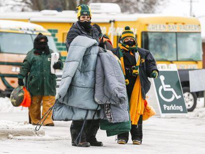 Seguidores de los Packers de Green Bay (Wisconsin), se preparan para un partido a -15 grados.