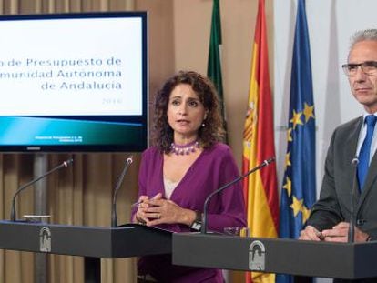 Mar&iacute;a Jes&uacute;s Montero y Miguel &Aacute;ngel V&aacute;zquez, tras el Consejo de Gobierno.