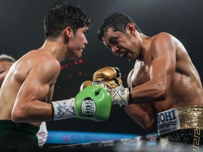 La pelea entre David Cuéllar y Moisés Fuentes, el 16 de octubre de 2021 en Cancún.