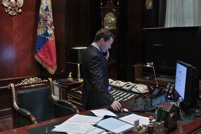 El presidente ruso, Dmitri Medvédev, ayer en su residencia de las afueras de Moscú.