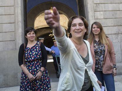 Ada Colau, sortint de l'Ajuntament de Barcelona aquest dimecres.