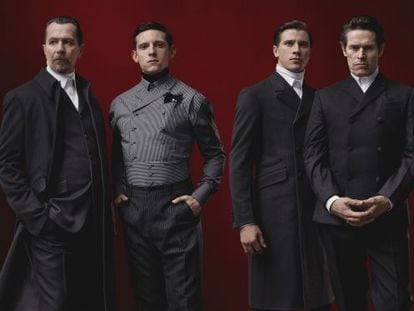 De izquierda a derecha: Gary Oldman, Jamie Bell, Garrett Hedlund y Willem Dafoe en la campa&ntilde;a de Prada