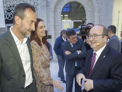 El ministro de Cultura y Deporte, Miquel Iceta, a la derecha, con el alcalde de Elche, Carlos González, en el Foro MasEuropa organizado por Casa Mediterráneo y Diario Información.