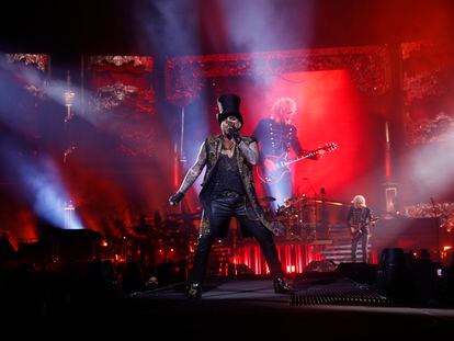 El cantante estadounidense Adam Lambert durante el concierto 'Queen + Adam Lambert', este miércoles en el WiZink Center de Madrid.