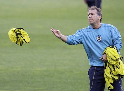 Zico, durante el entrenamiento de ayer del Fenerbahçe en el Sánchez Pizjuán.