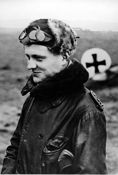 Manfred von Richthofen, el Barón Rojo, en el año 1916.