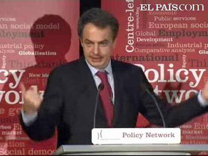 El presidente del Gobierno español, José Luis Rodríguez Zapatero, ha considerado hoy una "paradoja" que los mercados "a los que acudimos a salvar" sean ahora "exigentes y nos examinen, e intenten poner dificultades".