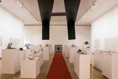 La exposición de Brossa organizada por el Macba en su instalación de Buenos Aires.