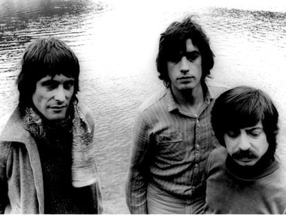 Triana, una de las bandas que menciona el libro 'Rock progresivo español', en una imagen de los setenta. De izquierda a derecha, Eduardo Rodríguez, Jesús de la Rosa y Juan José Palacios 'Tele'.