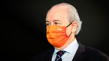 El presidente del Partido Socialdemócrata de Portugal, Rui Rio, ayer, en Oporto.