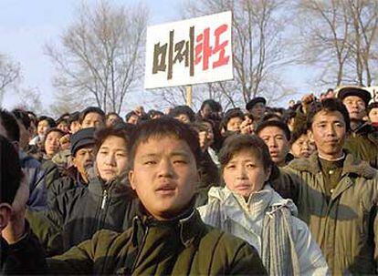 Cientos de norcoreanos se manifiestan contra Estados Unidos en Pyongyang.