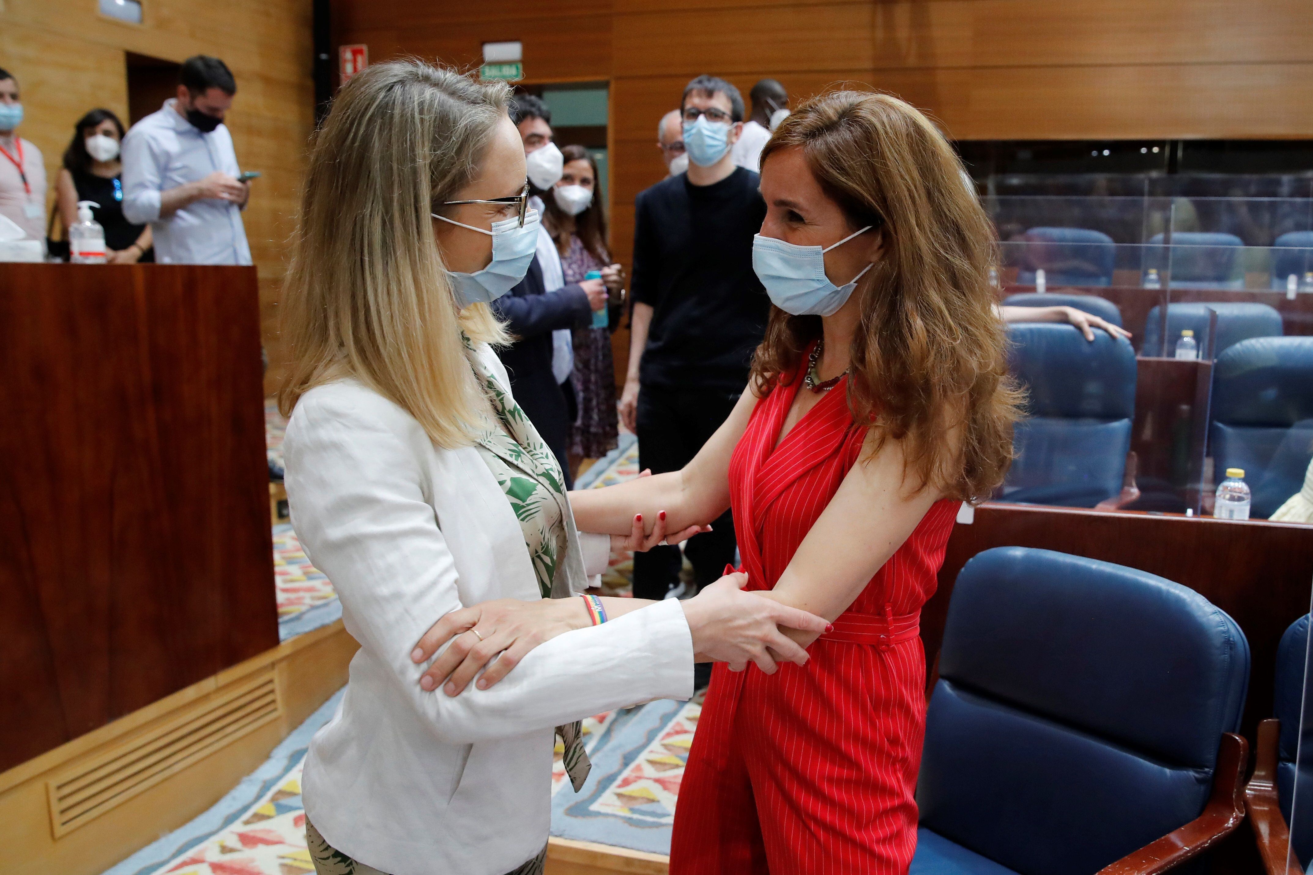 Carolina Alonso y Mónica García, portavoces de Podemos y Más Madrid.