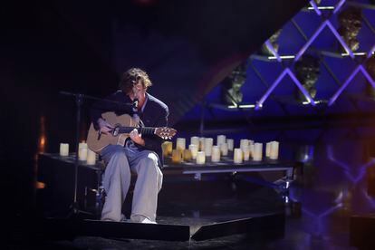 El cantautor Álvaro Lafuente Calvo 'Guitarricadelafuente' , durante su actuación en la gala de los Premios Goya.