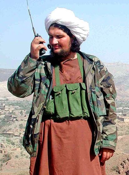 Baitulá Mehsud, líder talibán en Pakistán, fotografiado en 2004 cerca de la frontera con Afganistán