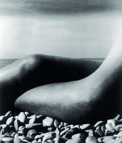 'Desnudo, Baie de Anges', Francia, 1959. / BILL BRANDT